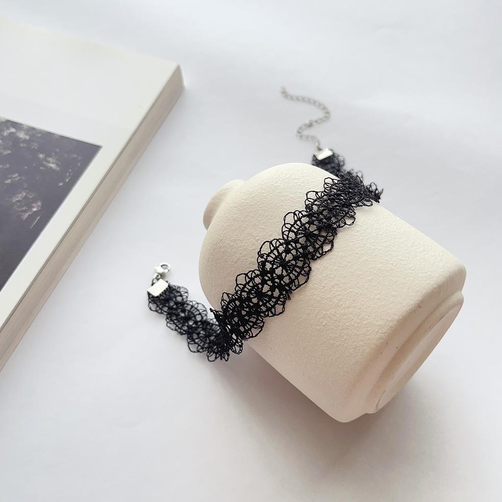 Ein modisches, einfaches, vielseitiges, sexy und retro schwarzes Spitzen-Choker-Halsband, Nackenband, Halskette und Schmuck für Damen