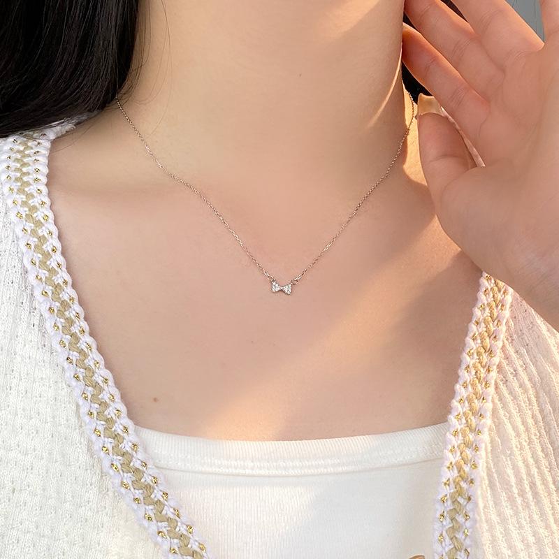 Simple Full Diamond Bow Necklace for Women, Luxurious and High-end Design, Versatile Collarbone Chain