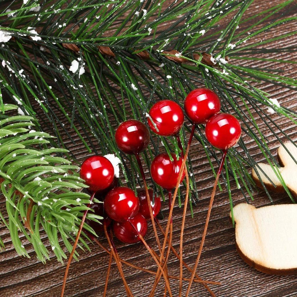 Artificial Holly Berries, 10 Mm Fake Berries Decor On Wire for Christmas Tree Decorations Flower Wreath DIY Craft Use (Pack of 200, Red)