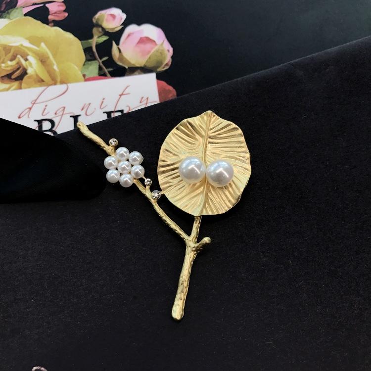 Fashion temperament dumb gold brooch corsage women's suit jacket sweater coat pin crystal high-end accessories