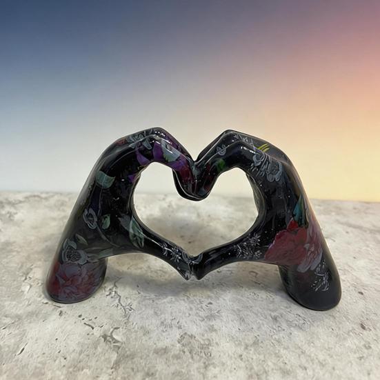 Heart Hands Sculpture Love Heart Hands Gesture Statue for Room Bookshelf Coffee Table Dining Table Centerpiece