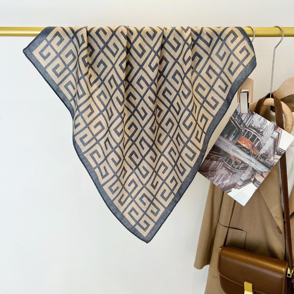 Retro light luxury high-end carriage cotton and linen scarf, spring and autumn new 71cm small square scarf, foreign-style decorative versatile scarf