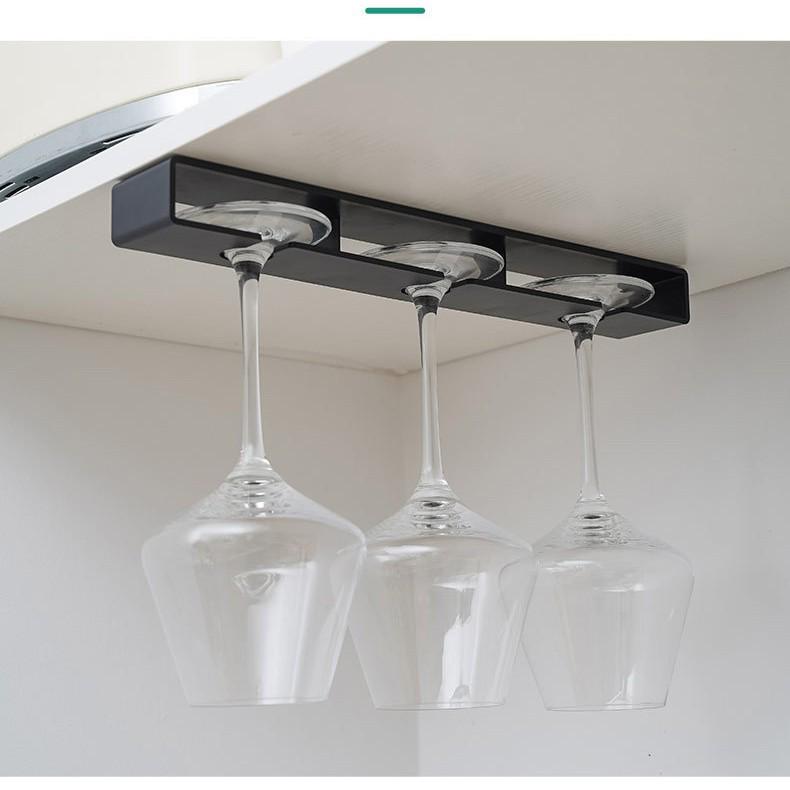 Obrácený stojan na sklenice na víno: Závěsný držák na hrnky do kuchyně a baru bez nutnosti vrtání