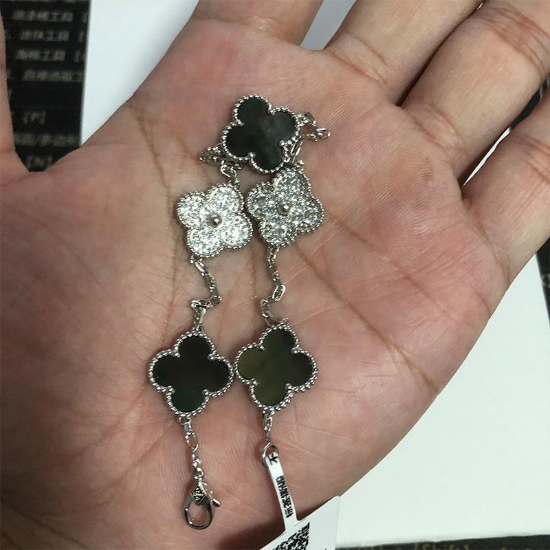 

Бутик Браслет «Четырехлистный клевер Пять цветков» 18K Легкая роскошь Инс Дизайн Модный Изысканный Универсальный Мужской и женский браслет Boutique Bracelet