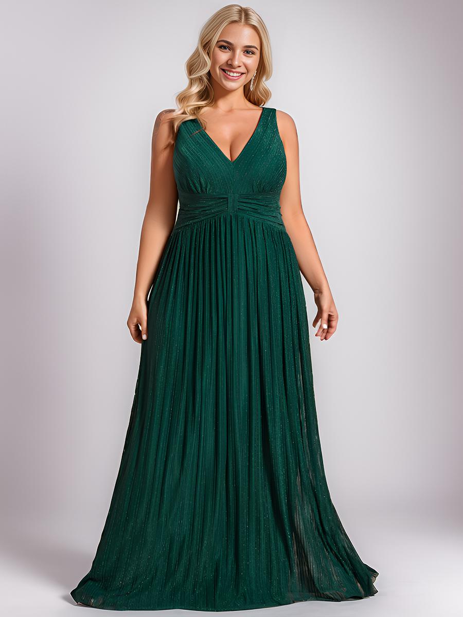 Всегда красивое женское вечернее платье больших размеров с v-образным вырезом без рукавов — фото 10