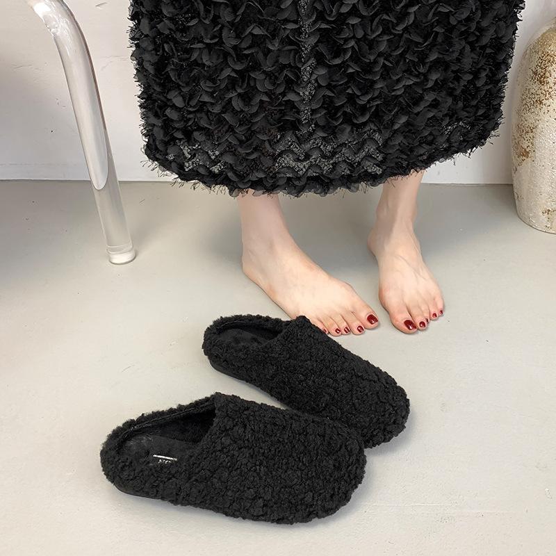 Foreign style, fashionable and versatile, lazy flat-bottomed fluffy shoes for women in autumn and winter 2025, new outer wear bag head cotton slippers