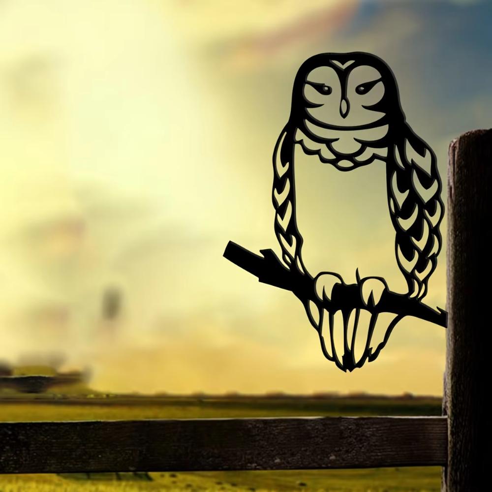 Stylish 1pc Metal Owl Yard Art - Rustic Home & Garden Decor. An Elegant Piece for Backyard and Patio, Enhancing Outdoor Beauty.