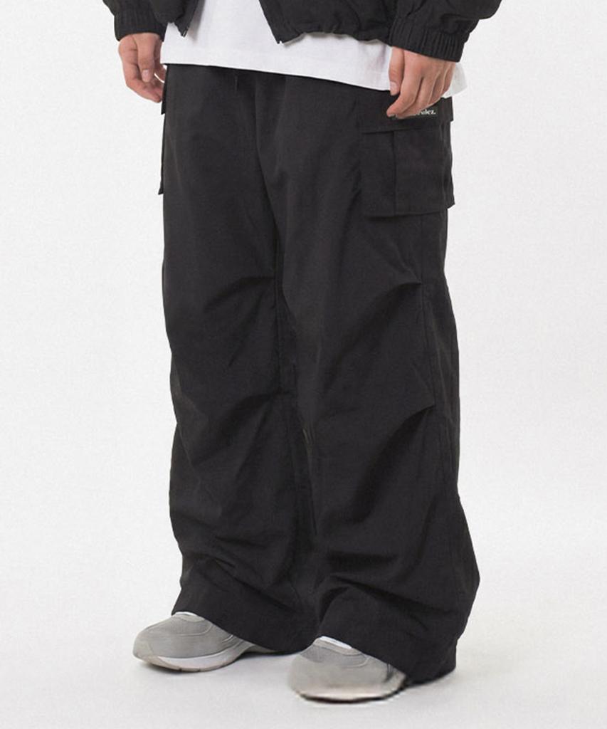 Maseumaluljeueopaeleol Essential Parasuit Shirring Cargo Pants_Black