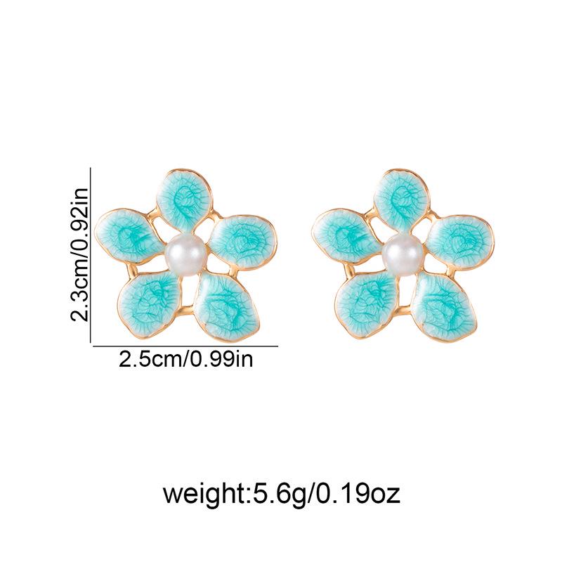 Fashionable Titanium Steel Pearl Flower Stud Earrings for Women: Stylish Stainless Steel Hollow Design in Cold Style.