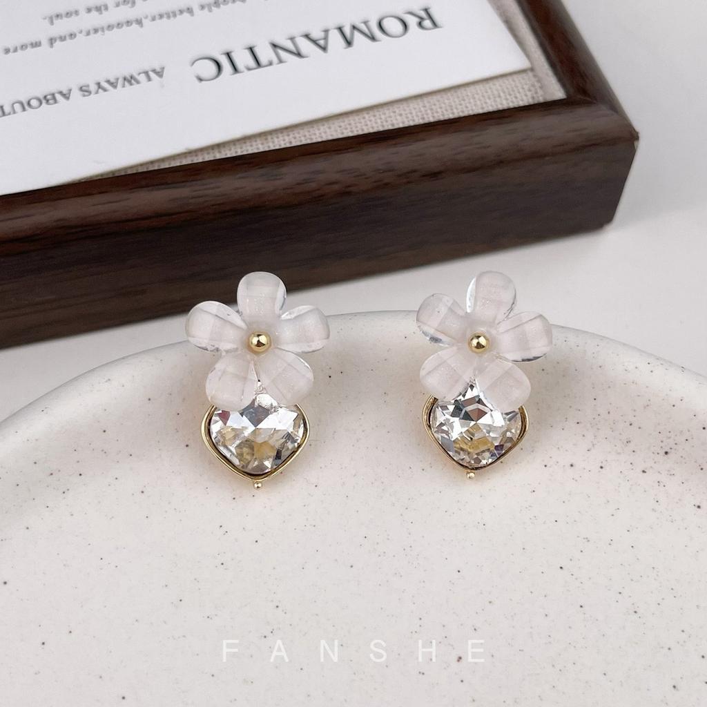 Sweet premium acetic acid flower earrings light luxury premium diamond stud earrings simple and versatile summer commuter earrings women