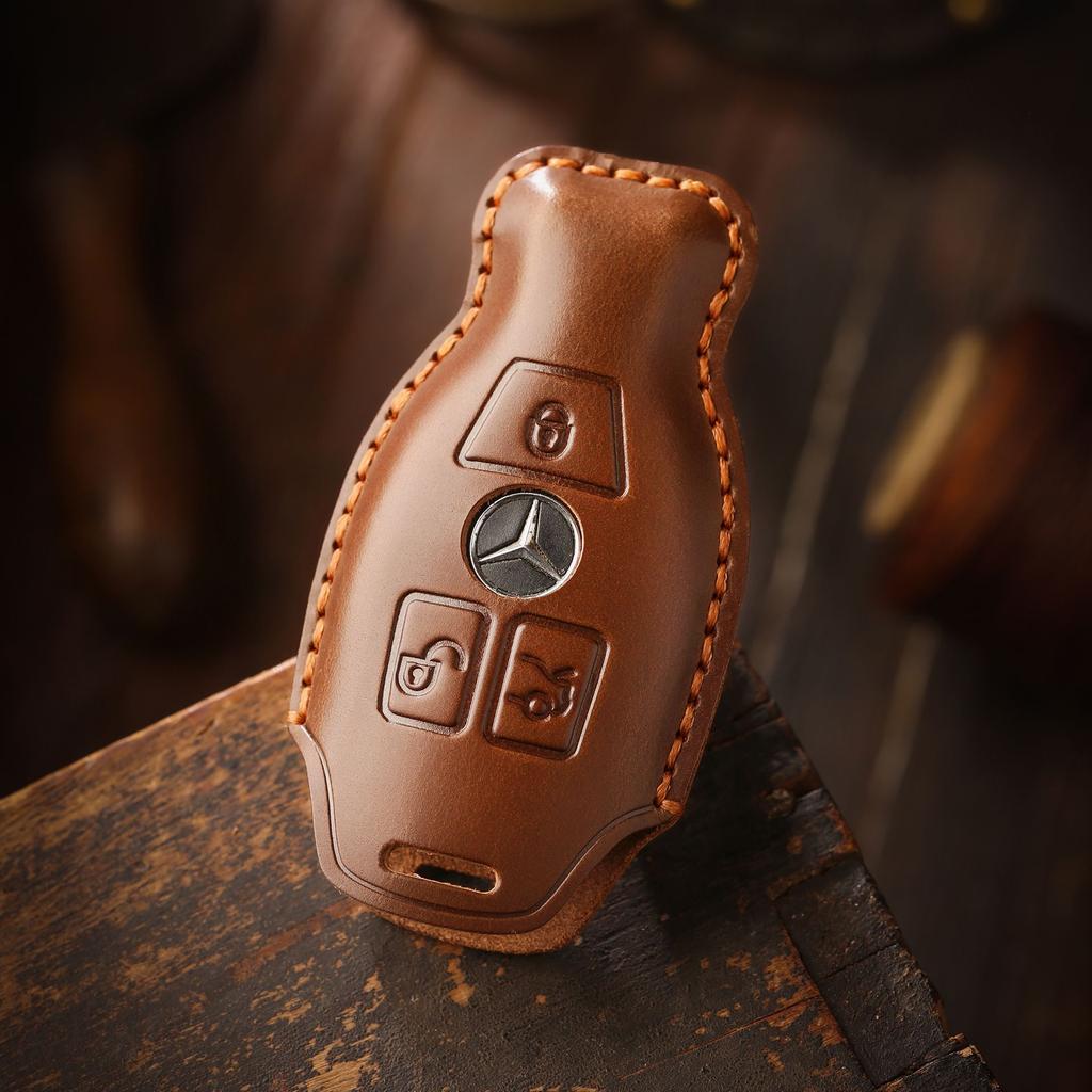 The Retro Key Cover Is Suitable for the Old Mercedes-Benz E300L C200L Pure Handmade Leather Key Protection Case Ring.