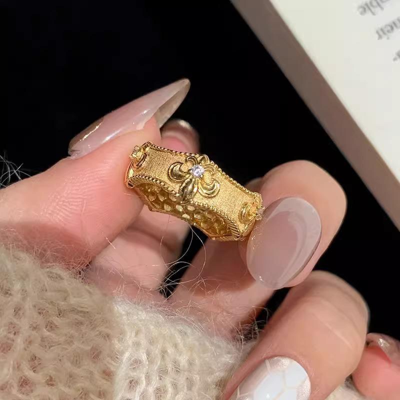 Elegant Iris Adjustable Ring for Women: Personalized French Court Style, Light Luxury, Niche Design, Perfect for Index Finger.
