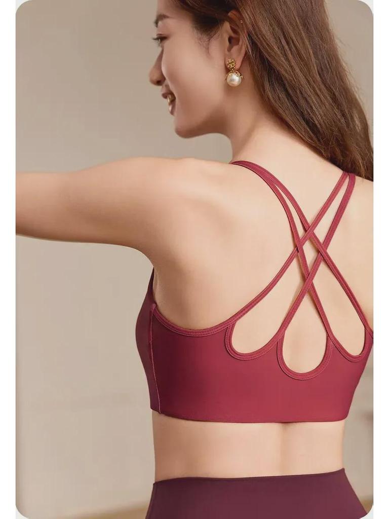 Conjunto de sujetador deportivo y pantalones de fitness con chaleco de yoga y flor de mandala