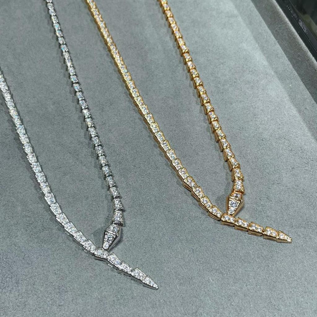 Baojia Diamant-Akzentuierte Schlangenring-Halskette, Luxuriöse Schlangenknochen-Schlüsselbein-Halskette.