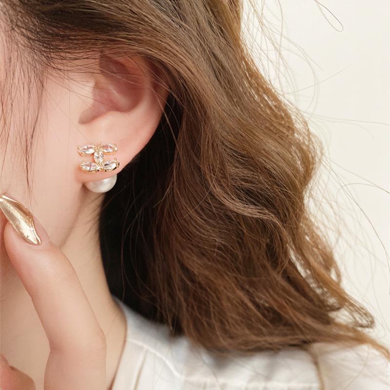 Doppel-C Französische Mode Luxus Ohrringe für Damen - Elegant, Vielseitig, Trendiger Stil.