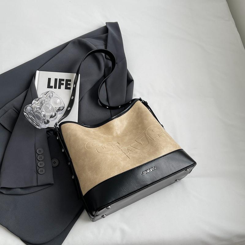 Retro Commuter Large Capacity Shoulder Bag Women's 2023 New Autumn Winter Fashion Bucket Bag Cross-border Trend