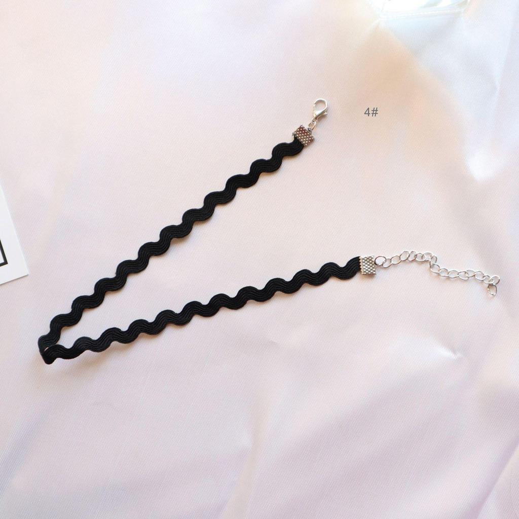 Colier choker gotic european și american din dantelă neagră - Lanț sexy scurt pentru gât cu design claviculă