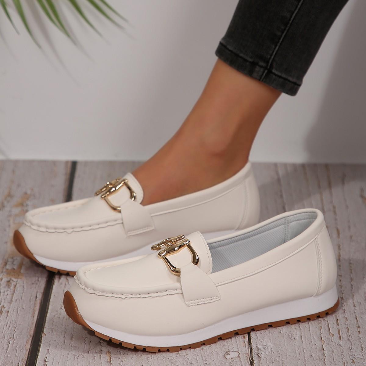 

2026 New Autumn Women Trend Retro Designer Flat Shoes Women Fashionable Round Toe Metal Decoration Casual Shoes Zapatos De Mujer 36