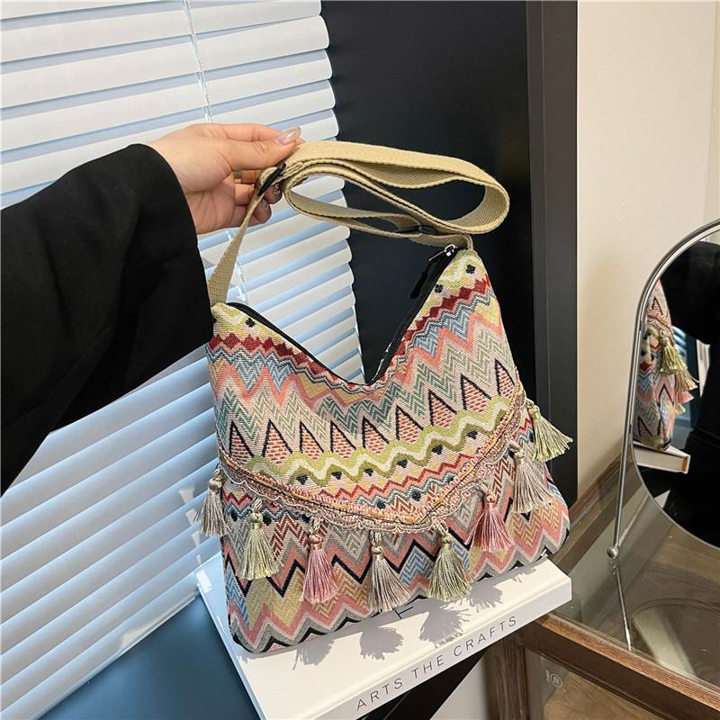 Ethnic Style Casual Shoulder Bag With Tassels For Daily Use And Travel