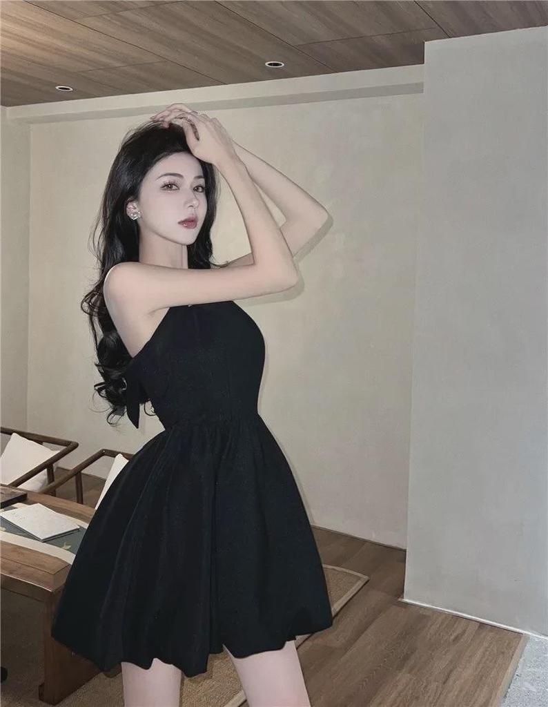 Pure Desire Black Halter Petite Dress – Waist-Slimming A-Line with a Little Fragrant Style