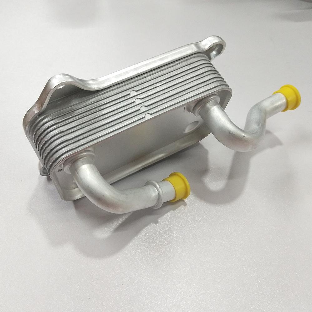 Mercedes-Benz W202/W204 Car Engine Oil Cooler 1121880401