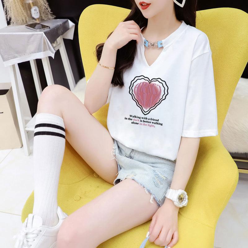 

A Trendy V-neck Leather Buckle Short-sleeved T-shirt for Women, A Loose and Printed Summer Korean-style Top M білий