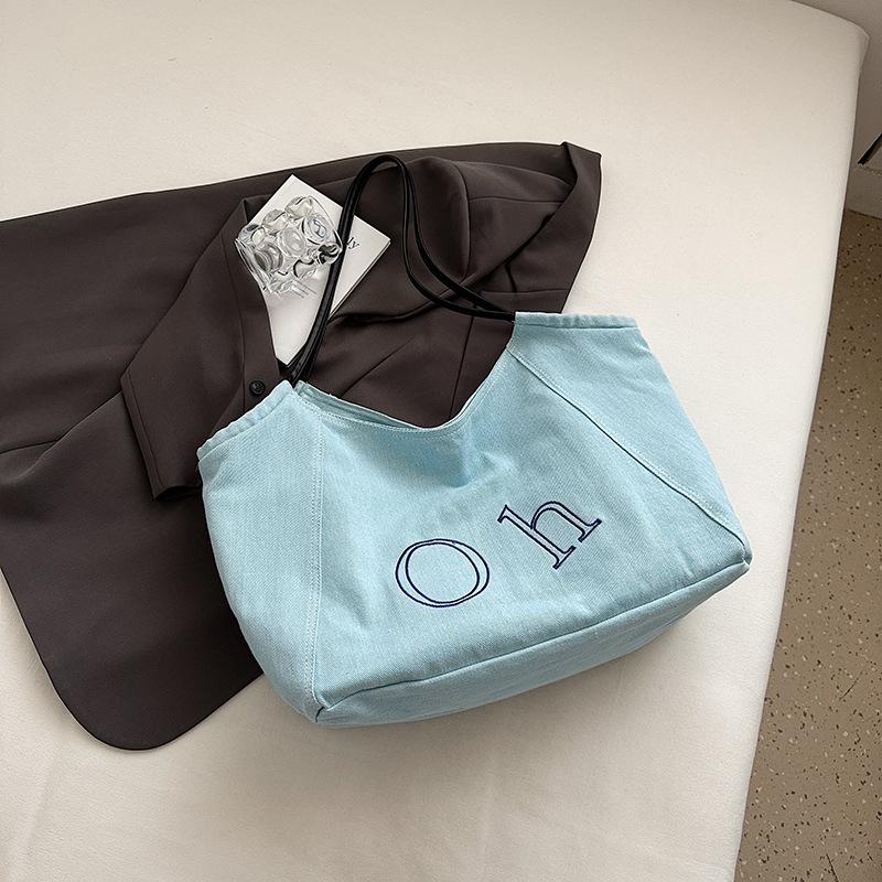 

Korean retro denim tote bag women s 2025 new large-capacity letter shoulder bag commuter underarm mommy bag светло-синий