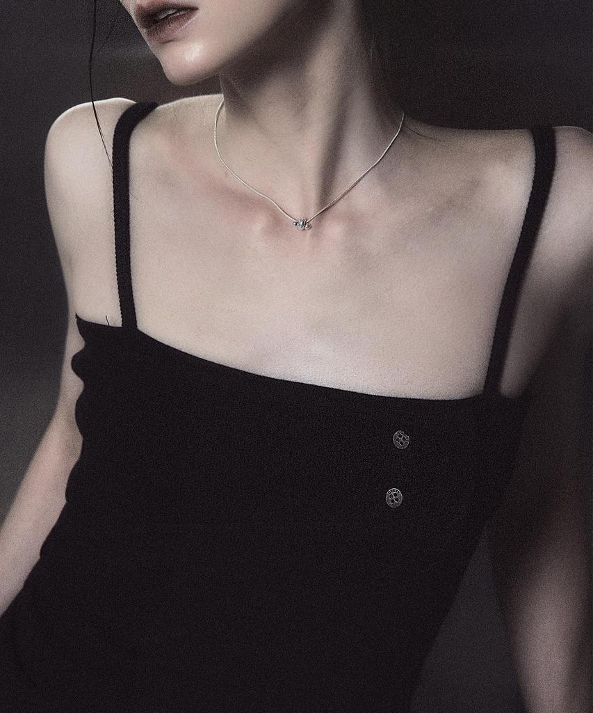 Kobeteu Hex Loop Button Sleeveless [Black]
