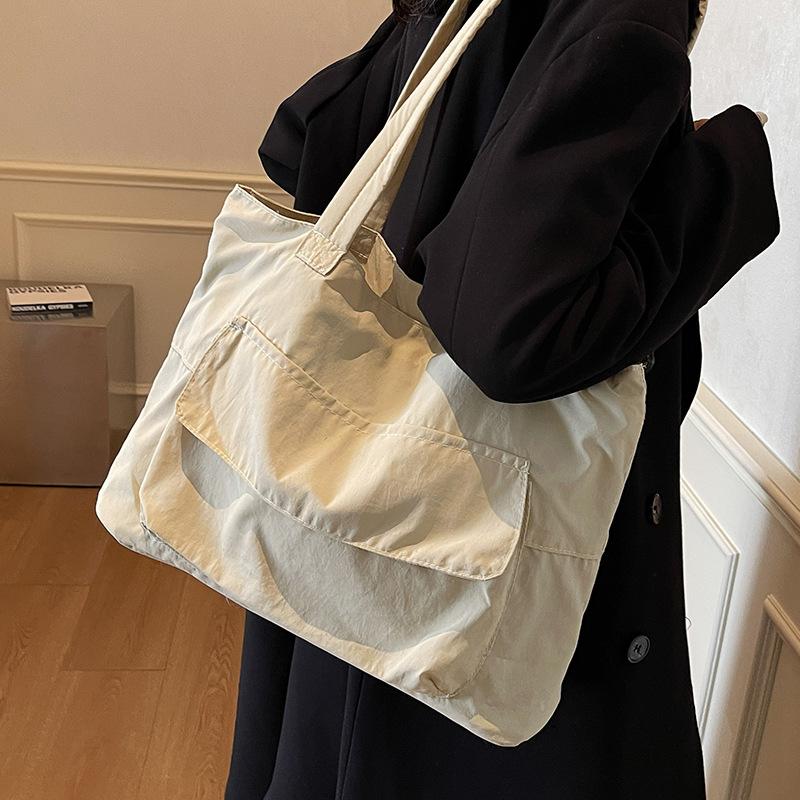 Large Capacity Commuter To Work Women'S Bag Lightweight Handbag Female College Student Class Shoulder Tote Bag Simple Canvas Bag