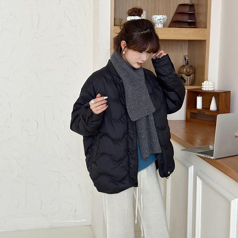 

High fluffy baseball collar light down jacket women s 2025 new fashion casual white duck down warm small top M чорний