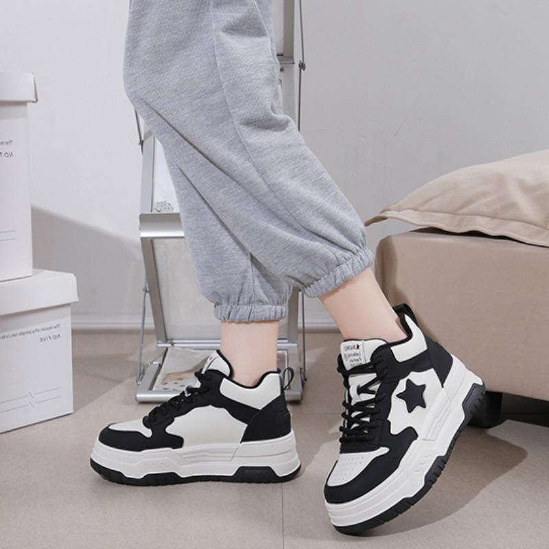 2024 Women's Thick-soled Sports Shoes Casual and Comfortable Star Pattern Design Versatile Outdoor Running Lace-up Sports Shoes