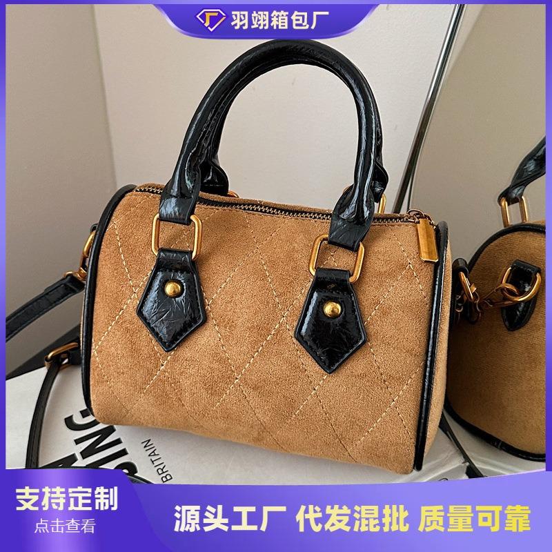 Premium Retro Hand Carry Pillow Bag Women's New Fashion Diamond Shoulder Messenger Bag Commuter Bag