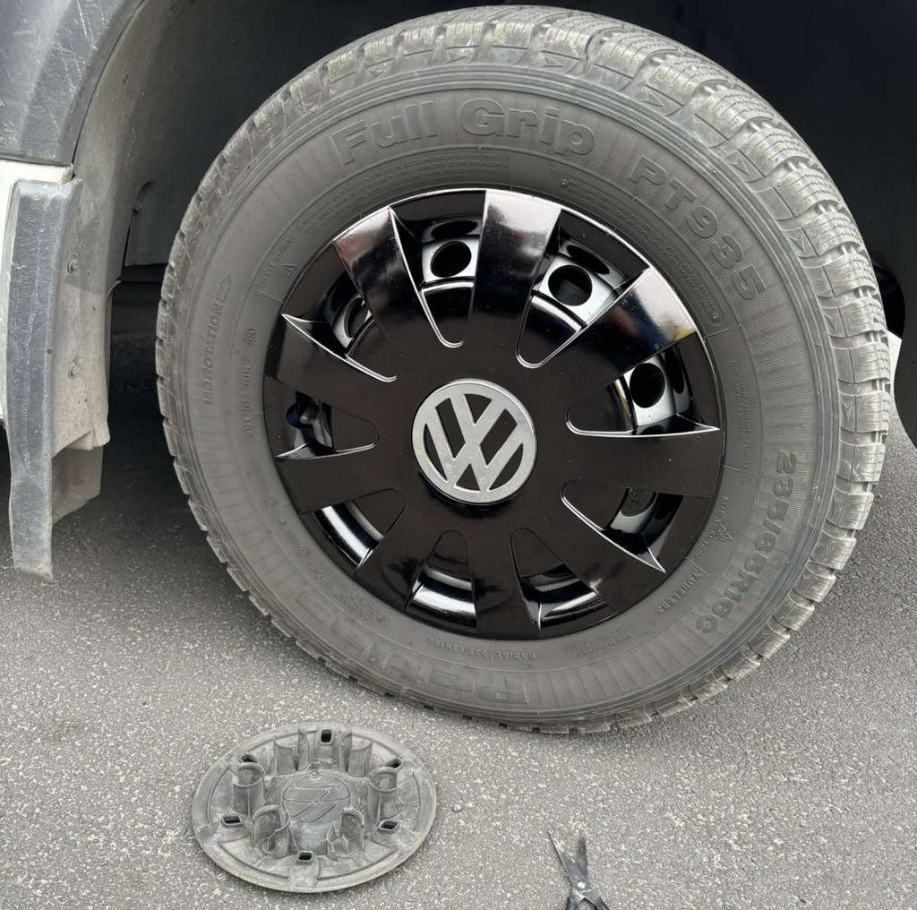 

Колпаки черные ABS (1-катковый, 4 шт) для Volkswagen Crafter 2006-2016 гг