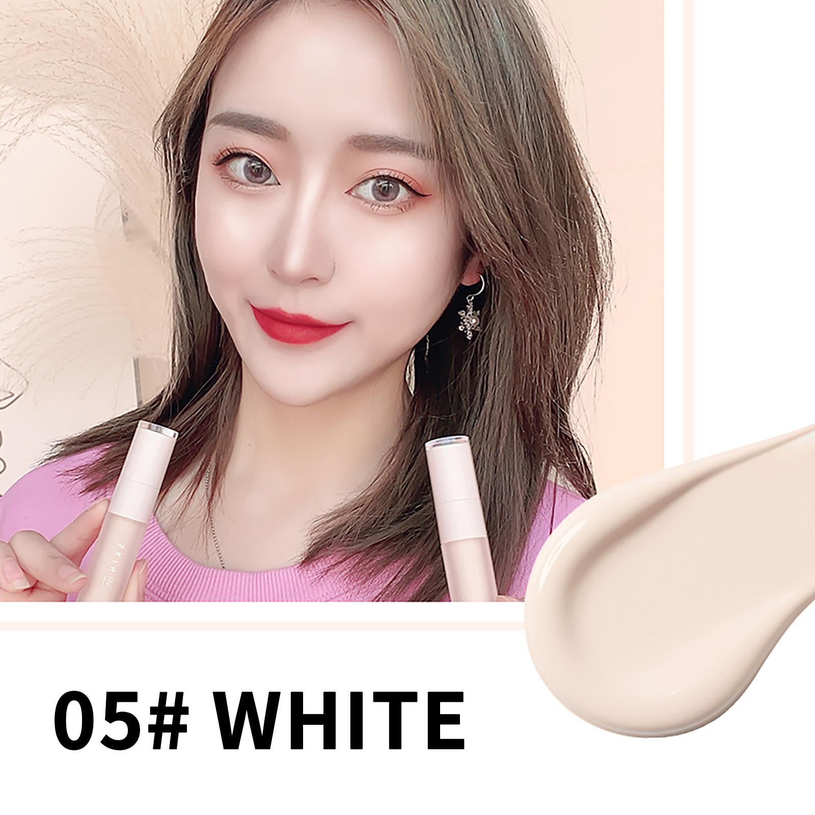 

Консилер-ластик естественным образом скрывает темные круги и следы от прыщей, тускнеет и осветляет