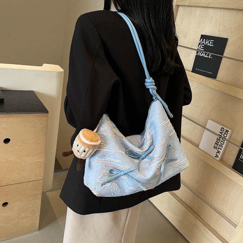 

Casual soft surface relaxation bag women s 2024 new popular versatile messenger bag super fire commuter shoulder armpit bag синій