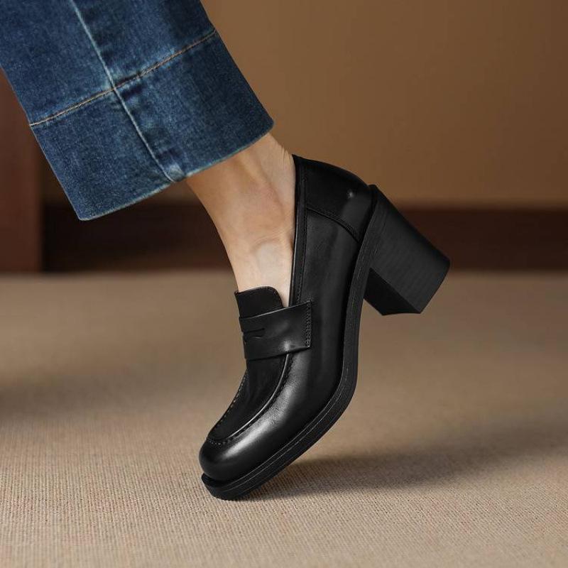 Neue Damen-Leder-Loafer in Übergröße, einfarbige Halbschuhe mit mittlerem Absatz aus Rindsleder mit dicker Sohle, Low-Top-Schuhe für alle vier Jahreszeiten, Einzelne Schuhe für Damen