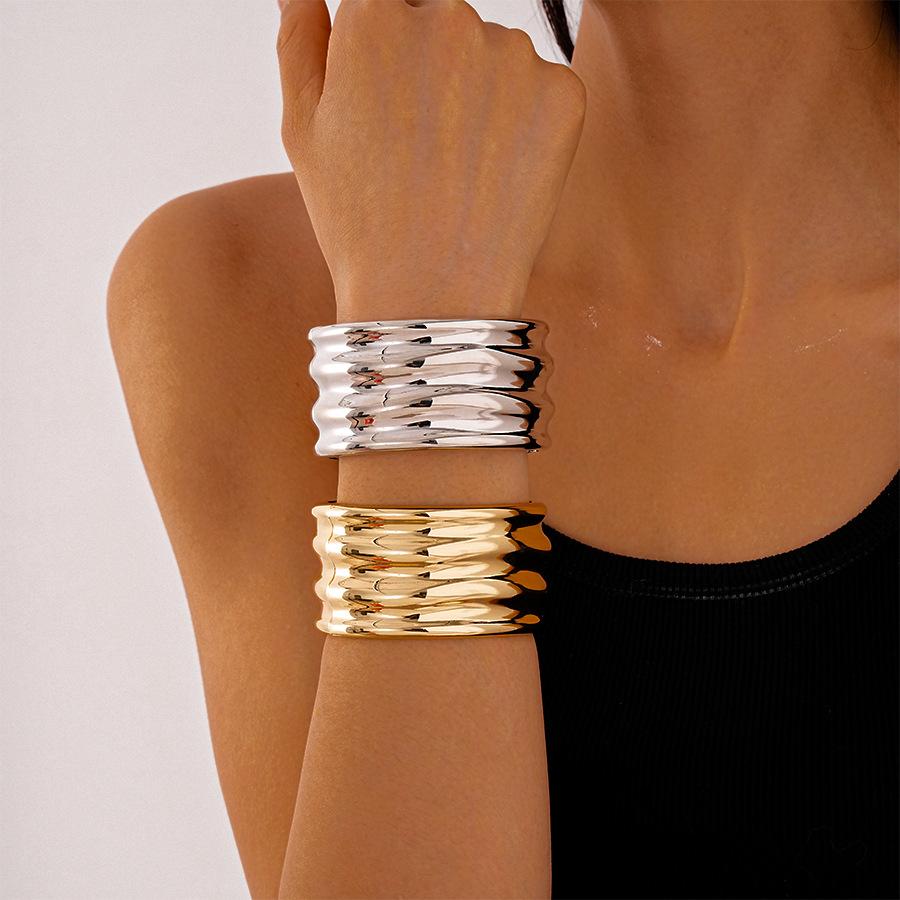Kaimei 2025 Fashion Jewelry Design Metal Surface Multi-layer Circle Opening Bracelet Chunky Polish Gold Bangle Bracelet Women