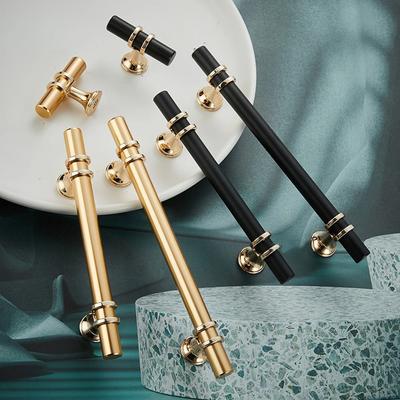 Maniglia con vite: aggiorna i tuoi mobili con le accattivanti maniglie per cassetti e ante dei mobili da cucina in cromo nero e oro.