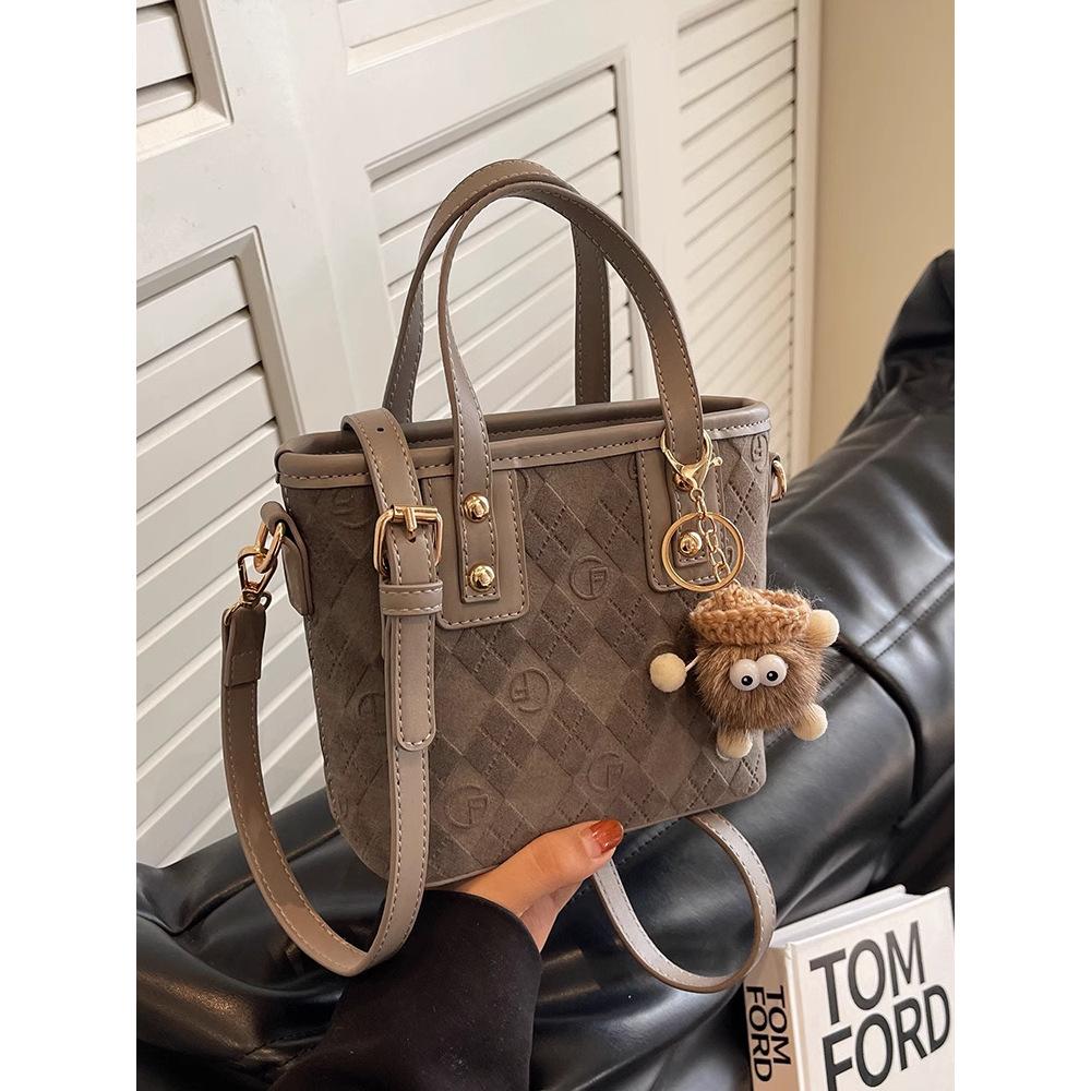 New bag women s popular bucket bag niche autumn and winter matte retro messenger bag diamond handbag