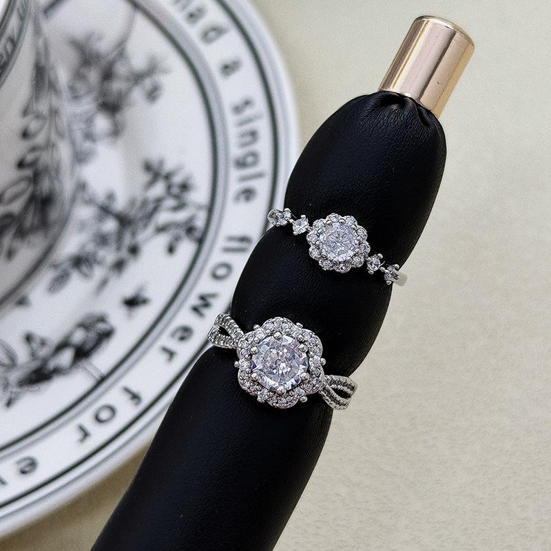 Light Luxury And Elegant Full Of Diamonds, Flower Group Setting, Main Diamond Full Of Diamonds, Zir*****Pen Ring, Exquisite Niche High-End Ring, Woman