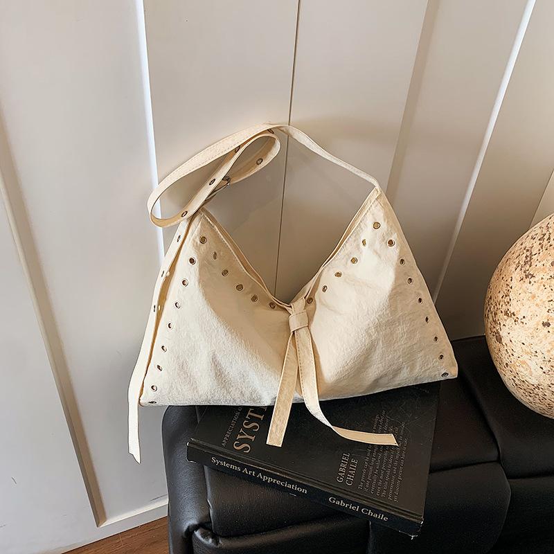 Foreign Order Niche Punk Style Fashion Rivet Bag Women 2025 Tote Bag Large Capacity Lightweight Shopping Bag