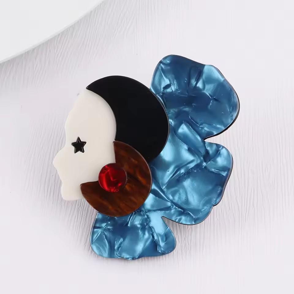 Cute Abstract Lady Acrylic Brooches Pins for Women Personalized Funny Cartoon Girls Figure Resin Badge Jewelry Accessories Gifts