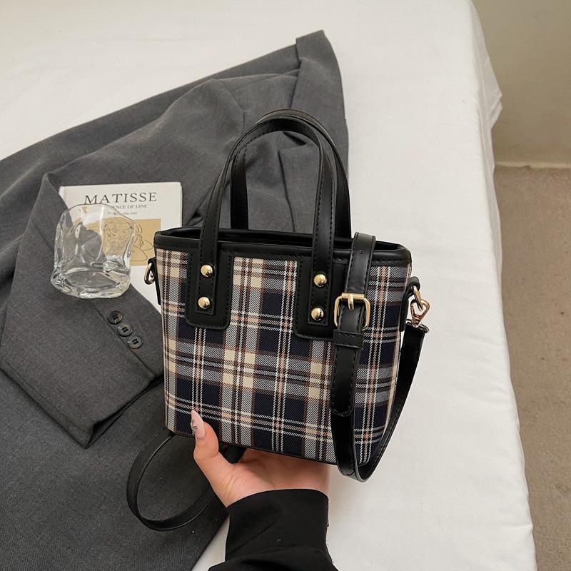 Нишевая женская осенняя новая модная простая наплечная сумка-кроссбоди модная высококачественная портативная сумка-ведро