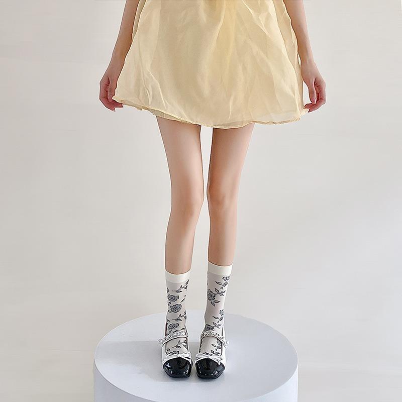 

Retro Rose Mid-calf Socks Spring and Summer Thin Lolita Dark Flower Chinese Jacquard Knee-high Calf Socks 1 pair чорний