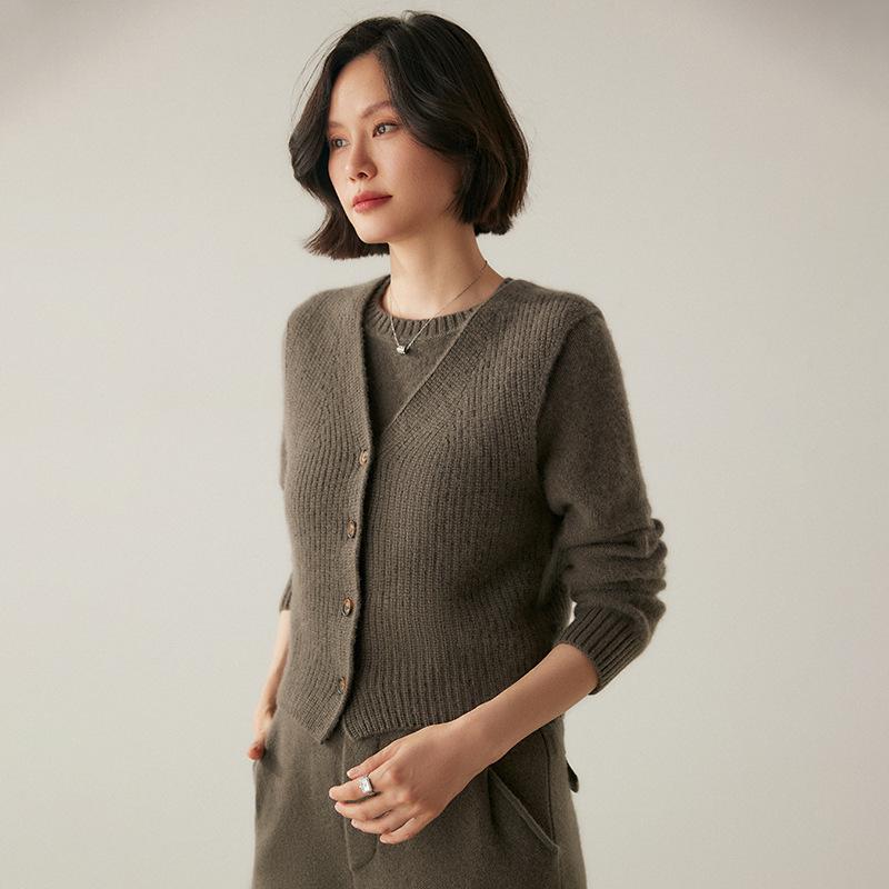 New 2024 Autumn/Winter Women's Cashmere Knitted Vest – Short, Sleeveless Sweater Cardigan