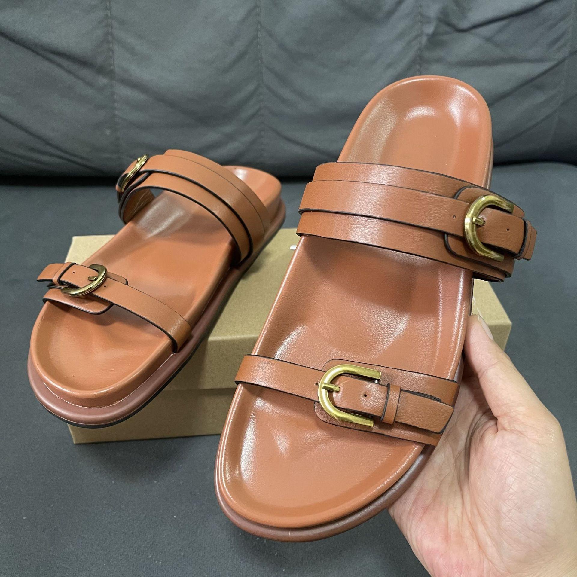 

Модные женские сандалии на плоской подошве в ретро-дизайне, с модной металлической пряжкой, летняя пляжная обувь 2025 для леди, обувь из мягкой ПУ-кожи на толстой подошве 36 коричневый