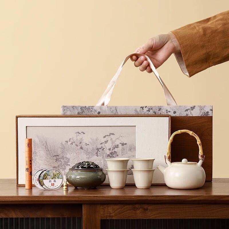 Elegant Chinese Ceramic Tea Set Gift Collection