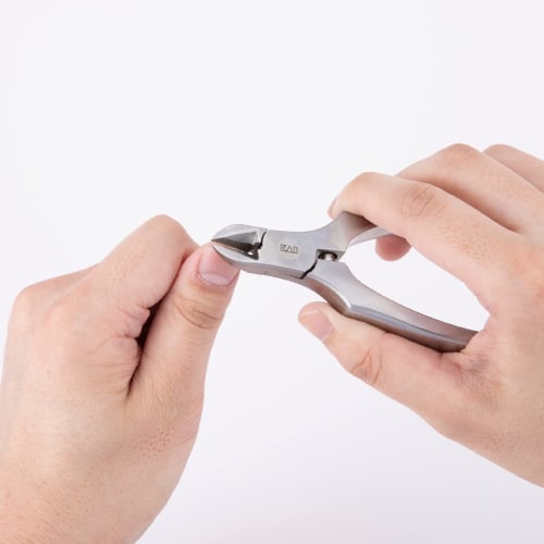 Kai Corporation Seki Mago Roku Nipper Claw Regular Handle  with Cap  Claw Nipper Small