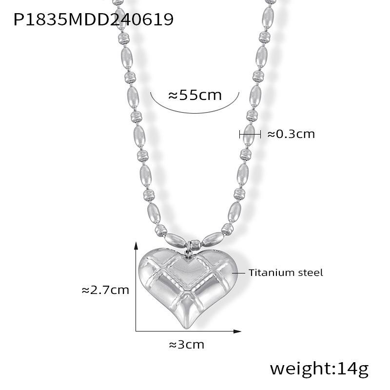 

Hollow Love Mesh Texture Pendant Fashion Retro Titanium Steel Rice Bead Chain Jewelry