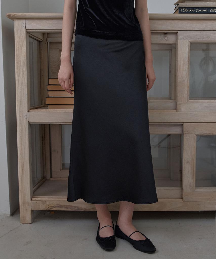 38 Come On Common Satin Flared Skirts (Black)